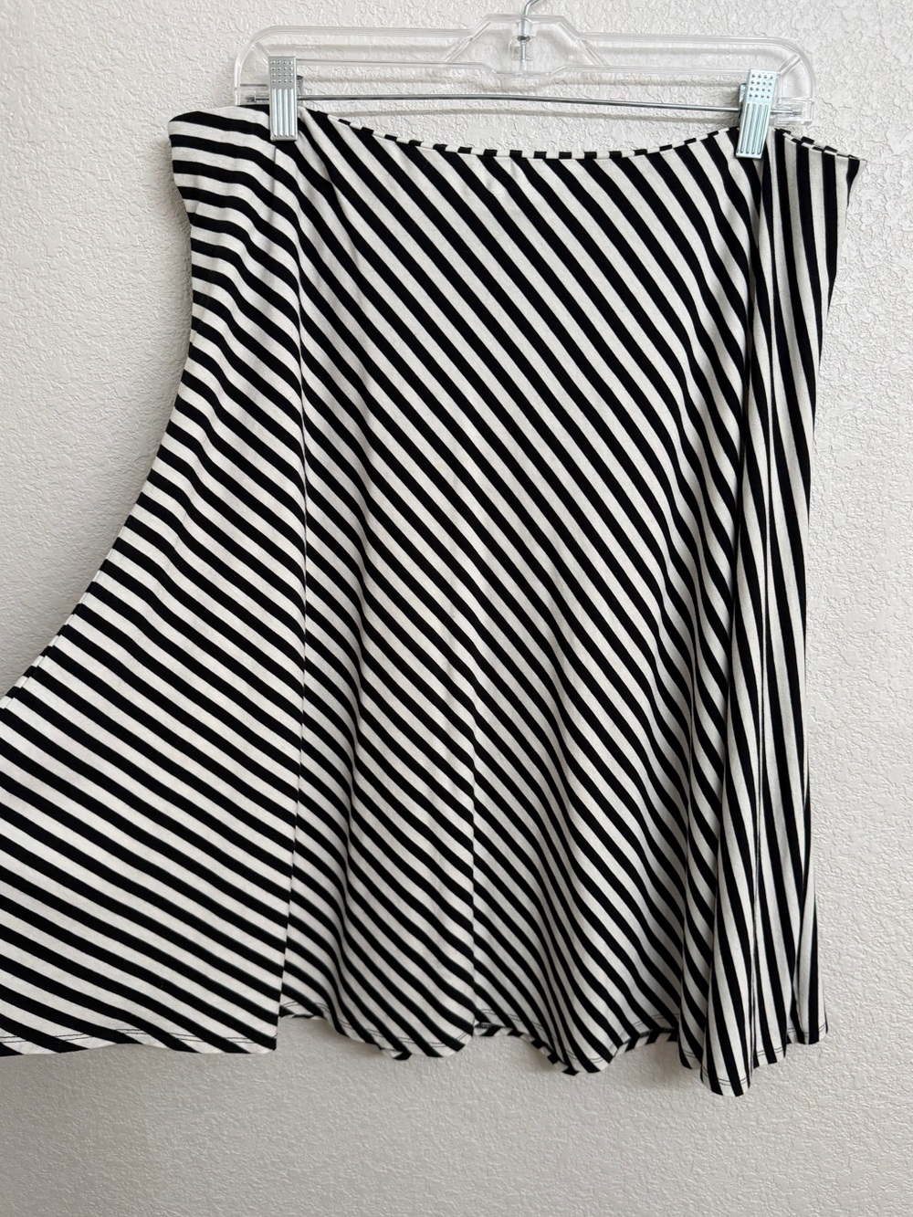 Ann Taylor Womens Skirt Size 14 Black White Diagonal Stripe Stretch Knit A Line